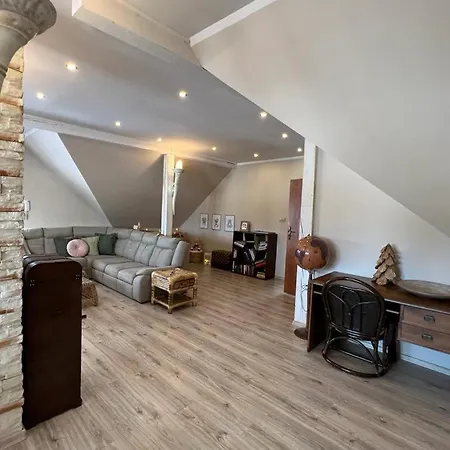 Garden Krzywa 11 Apartman Liwa