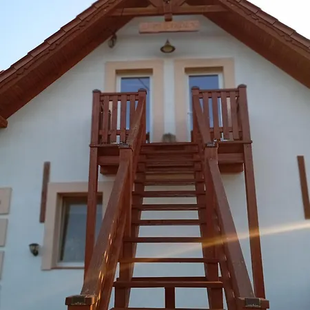 Garden Krzywa 11 Apartman Liwa